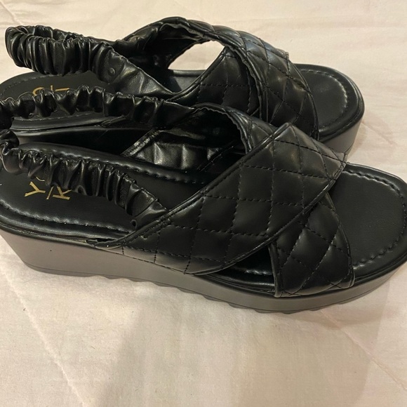 YOKI Brielle Black Quilt Platform Sandals size 10 style Bumble (EF) - Picture 8 of 11